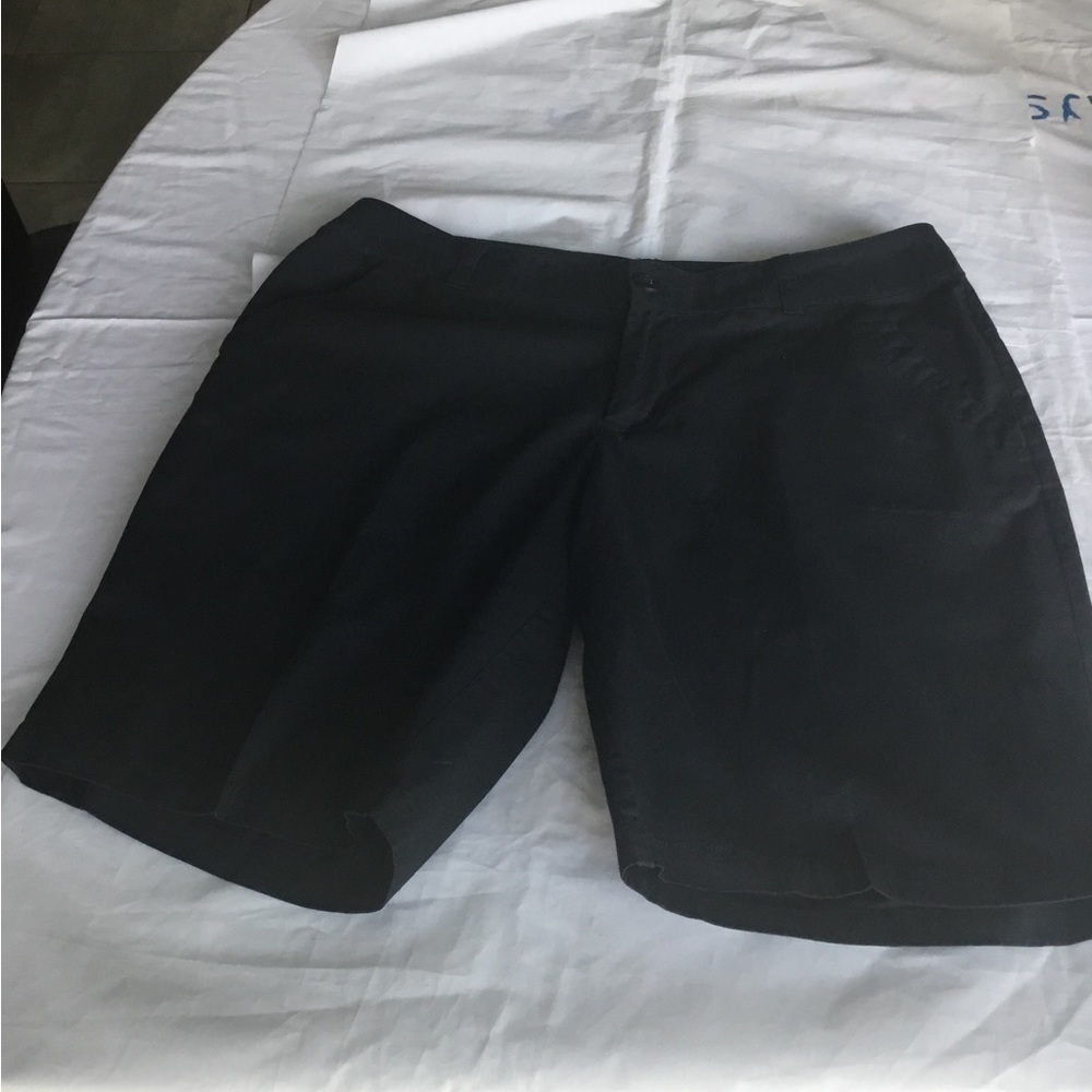 COLUMBIA UTILITY BLACK SHORT SIZE 14
